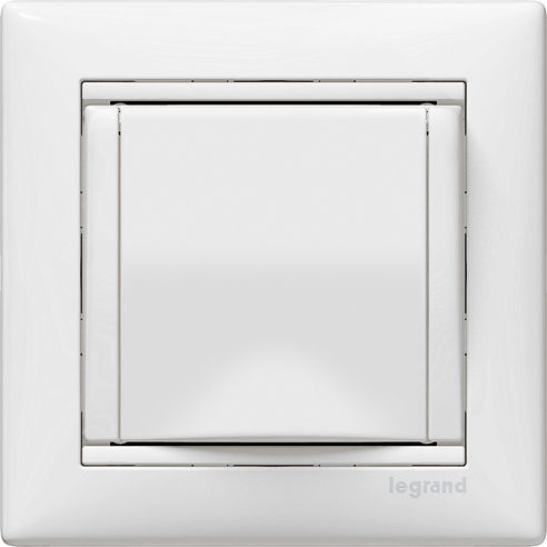 Legrand Valena Single Flush Power Socket with Lid White