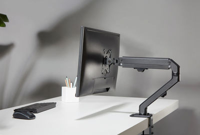 Powertech Halterung Auf dem Schreibtisch Monitor bis 27" mit Arm (PT-1365)