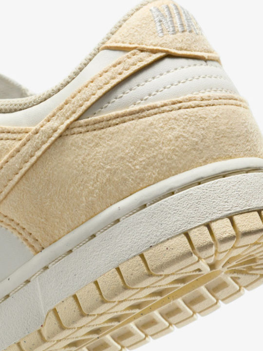 Dunk Low Γυναικεία Sneakers Λευκά