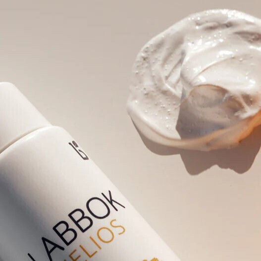 Labbok Αδιάβροχη Αντηλιακή Κρέμα Προσώπου SPF30 με Χρώμα 50ml