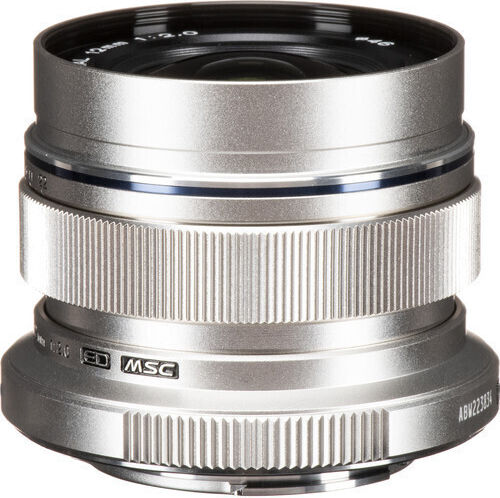 Olympus Crop Kameraobjektiv M.Zuiko Digital ED 12mm 1:2.0 Weitwinkel für Micro Four Thirds (MFT) Mount Silver