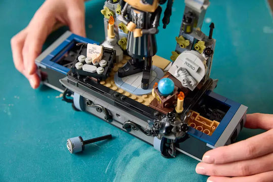 LEGO Wednesday Addams Pentru 10+ Ani 702 Bucăți