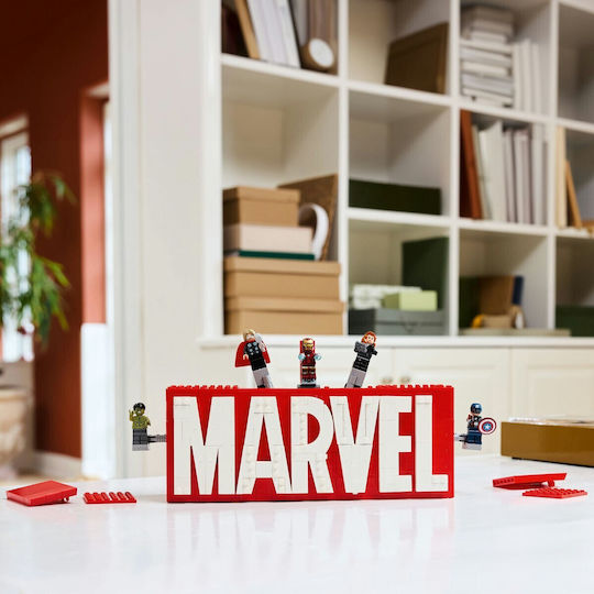 LEGO Marvel Super Heroes MARVEL Logo & Minifigures for Ages 12+ 931 Pieces
