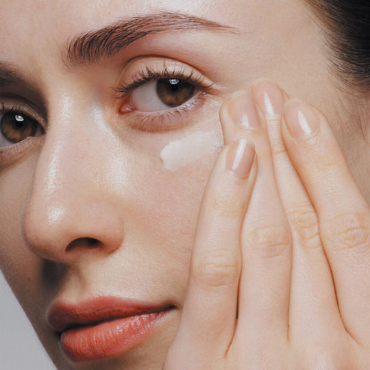 Shiseido Future Solution LX Κρέμα Ματιών & Χειλιών για Ανάπλαση , Αντιγήρανση , Μαύροι Κύκλοι & Ενυδάτωση 17ml