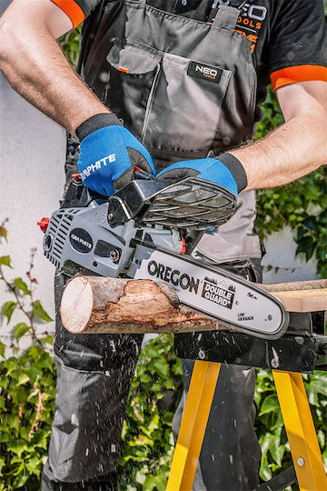 Graphite Gasoline Chainsaw 5.3kg with Blade 45cm
