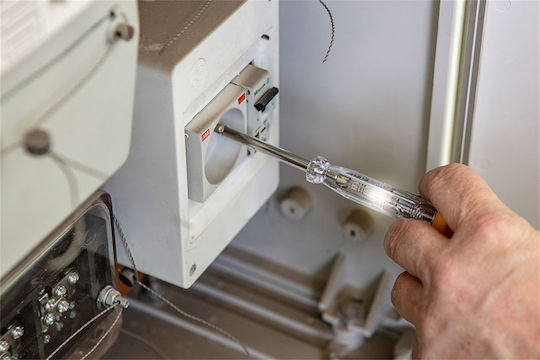 Neo Tools Werkzeugkoffer mit 13 Werkzeugsatz für Elektriker
