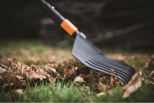 Fiskars L Quickfit Τσουγκράνα Χώματος