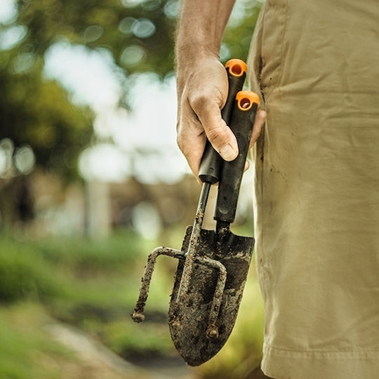 Fiskars Ergo Φτυαράκι Χειρός με Μεταλλική Λαβή 30cm