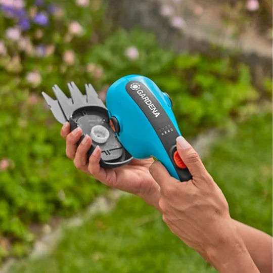 Gardena ClassicCut Li Battery Hedge Trimmer 3.6V with 1 Battery with Blade Length 8cm
