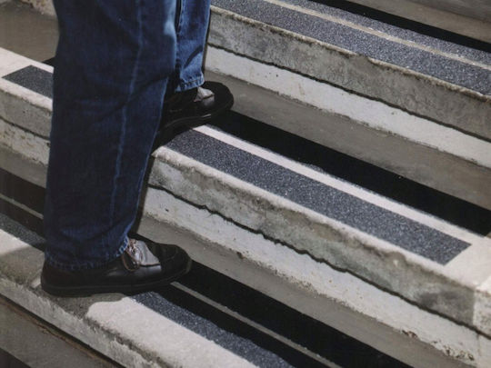 Durable Αυτοκόλλητη Αντιολισθητική Ταινία Μαύρη 13mx75mm