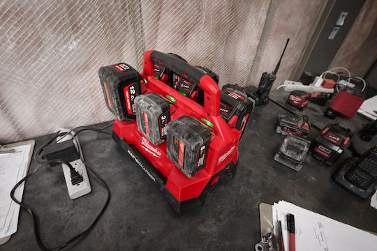 Milwaukee Ladegerät M18 Packout PC6