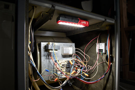 Milwaukee Battery Workshop Light LED IP54 with Brightness up to 445lm L4 FL-301