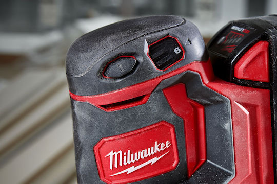 Milwaukee M18 BOS125-502B Battery Powered Eccentric Sander 125mm Battery 18V 2x5Ah with Speed Control and with Suction System 4933464229