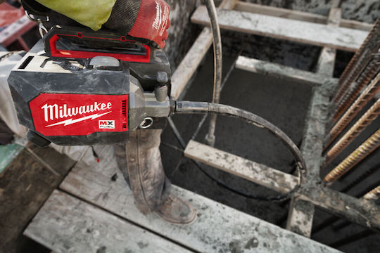 Milwaukee CVBCKIT-602 Concrete Vibrator Battery