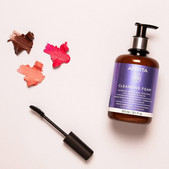 Apivita Olive, Lavender & Propolis Αφρός Καθαρισμού Προσώπου & Ματιών 300ml