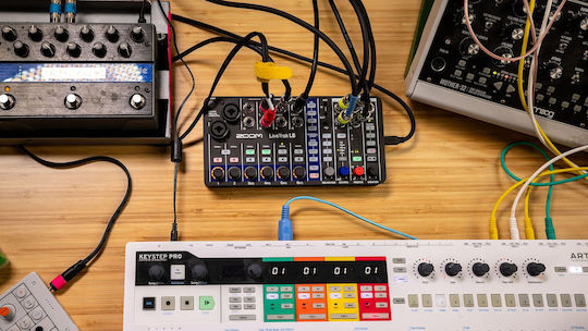 Zoom LiveTrak L-6 Consolă Digitală cu 6 Canale cu Putere Fantomă și 2 Intrări XLR