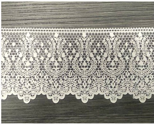 Spitze 38.5x8.5cm.