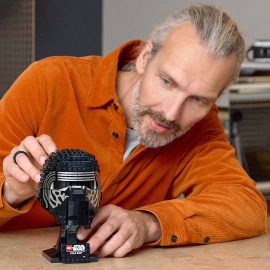 LEGO Star Wars Каска на Kylo Ren за 18+ Години 529 Бройки