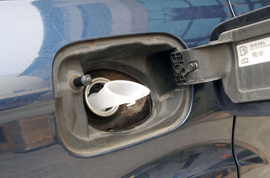 Pâlnie pentru umplerea uleiului diesel