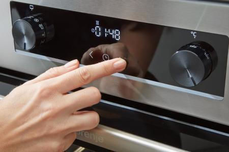 Gorenje Cooker 70lt with Ceramic Hobs W50cm. Inox