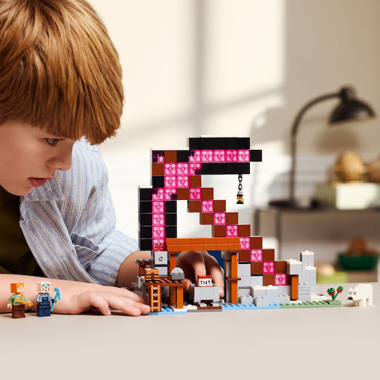 LEGO Minecraft The Pickaxe Mine Pentru 8+ Ani 530 Bucăți 21277