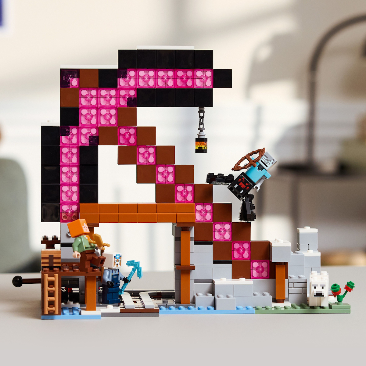 LEGO Minecraft The Pickaxe Mine Pentru 8+ Ani 530 Bucăți 21277