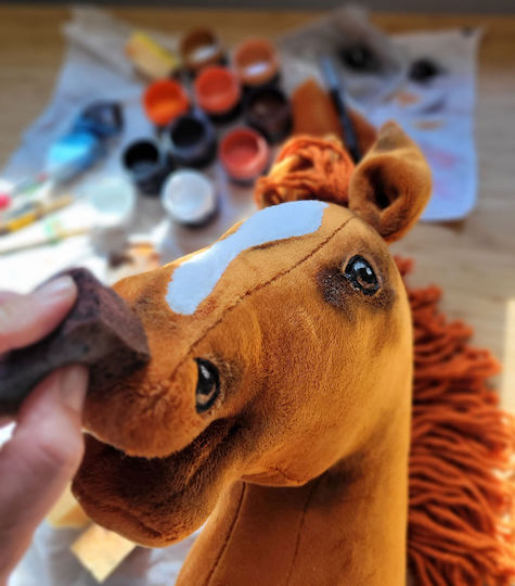 Hobby Horse Голям Премиум Кон на Пръчка Кестен A3