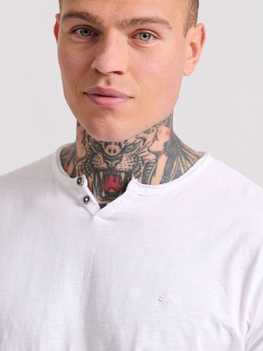 T-shirt White