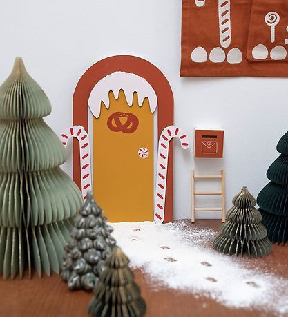 Wooden Elf Door Toy Gingerbread House 14.6x30x1.8cm