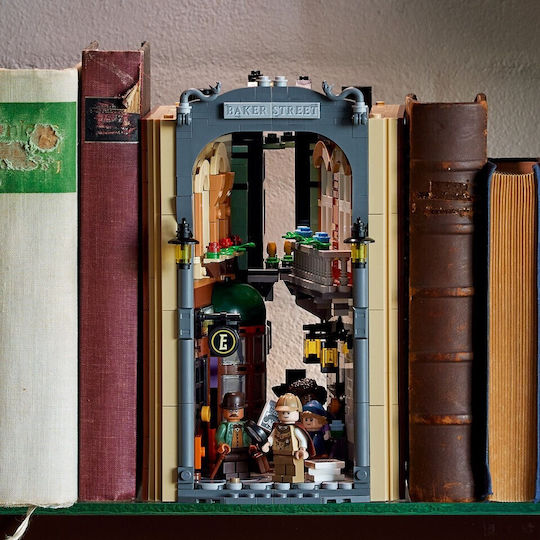 LEGO Icons Sherlock Holmes: Book Nook за 18+ Години 1359 Бройки