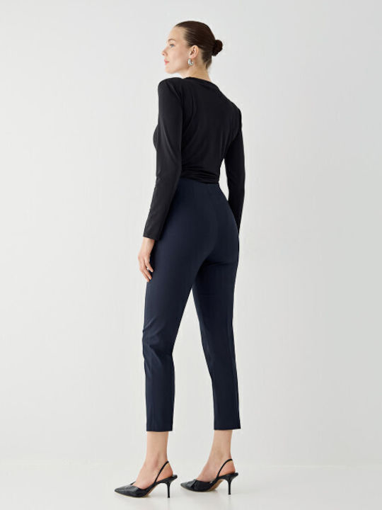 Damen High Rise Stoff Capri Hose in Regulärer Passform Blau