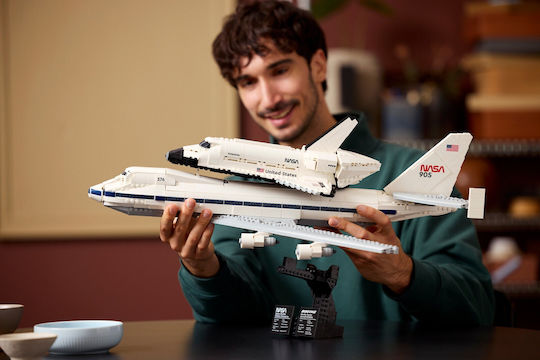 LEGO Icons Shuttle Carrier Aircraft за Възраст 18+ Бройки 2417