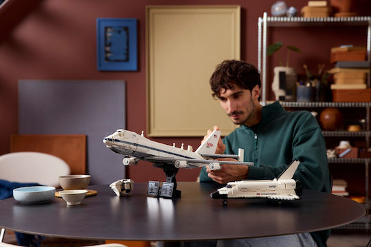 LEGO Icons Shuttle Carrier Aircraft за Възраст 18+ Бройки 2417