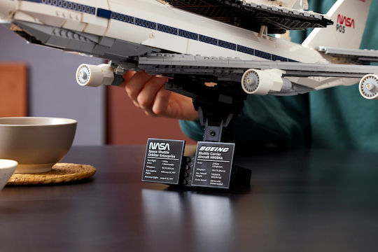 LEGO Icons Shuttle Carrier Aircraft за Възраст 18+ Бройки 2417
