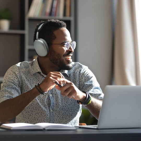 Bentiță Apple Airpods Max Kwmobile Silicon Negru 56698.01