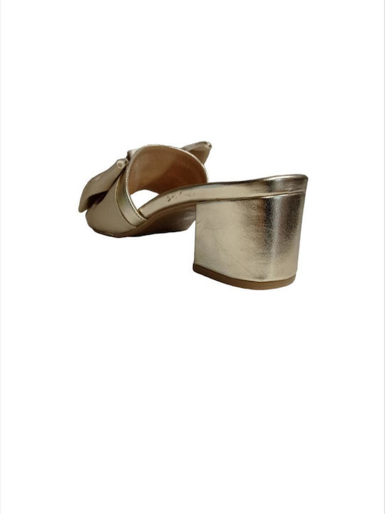 Leder Mules mit Chunky Niedrig Absatz in Gold Farbe