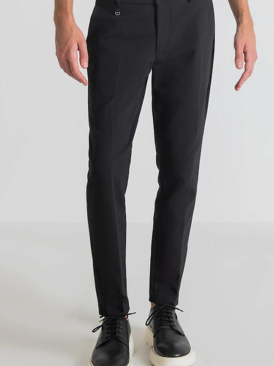 Trousers in Skinny Fit Black