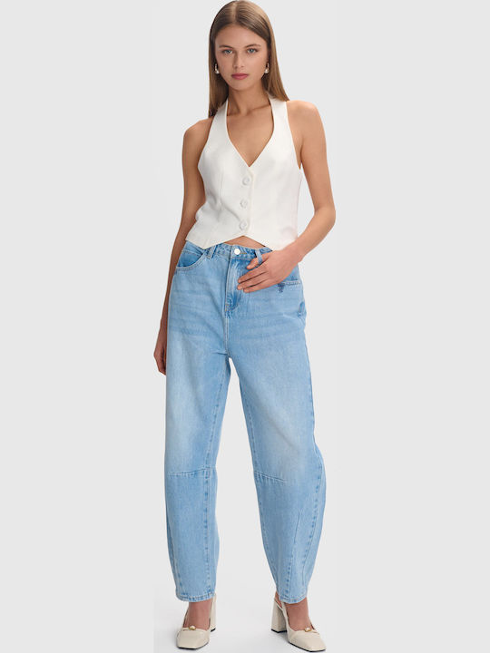 8921095-WHITE
