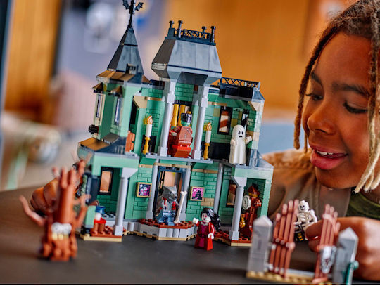 LEGO Creator 3-in-1 Haunted Mansion За 9+ Години 736 Бройки