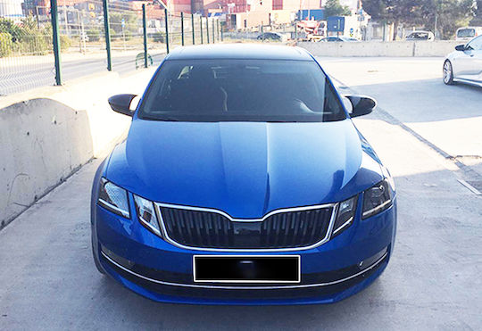 Set 2 Capace Oglindă Stil Batman Idealstore Skoda Octavia 3 2013-2020 Culoare Negru Pian Negru Lucios Instalare Ușoară Rezistent la UV Material Premium