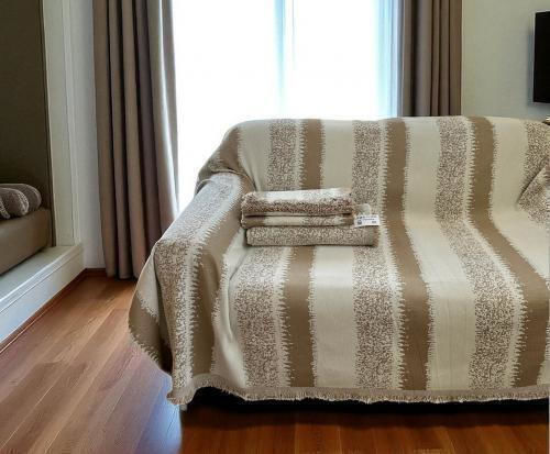Linea Home Bengal Cuvertură Pentru Canapea 2 Locuri Șenilă 180x240 cm Bej