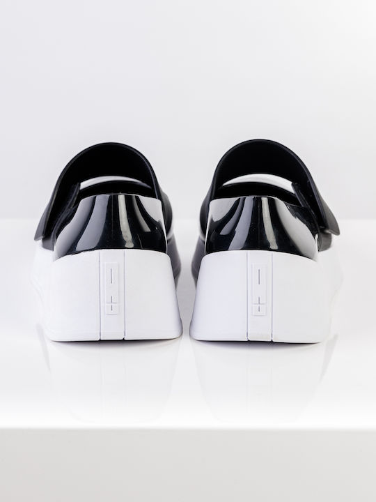 Patent Leather Pointy Ballerinas With strap Black