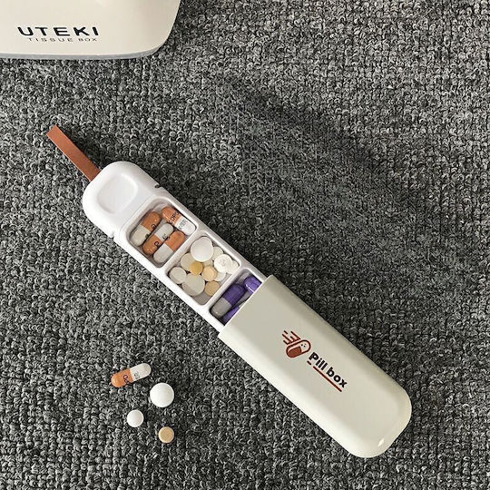 Cutie de Depozitare Medicamente Flippy Portabilă cu 3 Compartimente Tip Breloc din Plastic Glisantă Albă 10.7x3.6x1.6 Cm