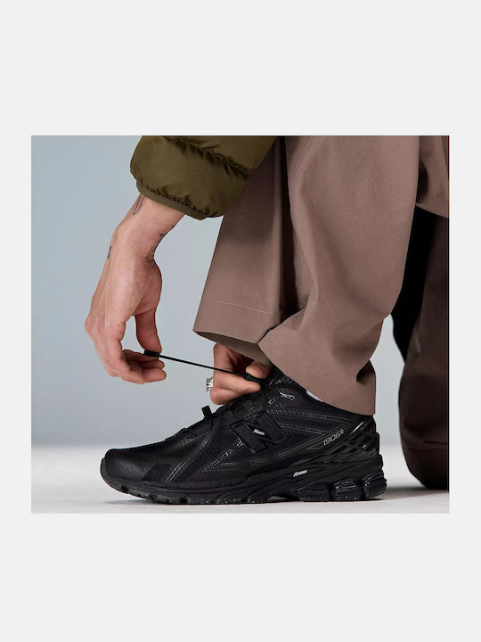 1906r Sneakers Black