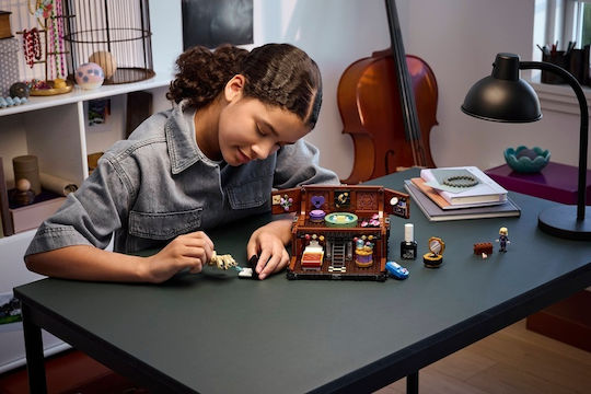 LEGO Wednesday Thing's Apartment Für 10+ Jahre 828Stücke