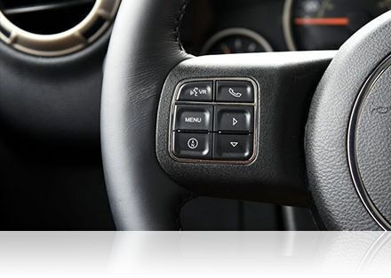 Dynavin Auto-Audiosystem für Jeep Wrangler 2007-2017 (Bluetooth/USB/AUX/WiFi/GPS/Apple-Carplay/Android-Auto) mit Touchscreen 10"