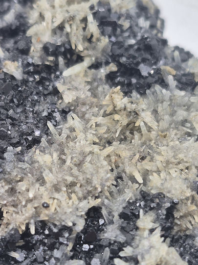 Mostră Brută De Galenit Pirită Vârfuri De Cuarț – Pietre Naturale