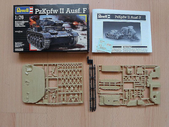 Revell PzKpfw II Ausf. F 1:76 Фигура за Моделизъм Резервоар 61 Части в Мащаб 1:76