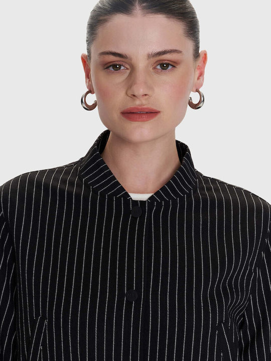 8921872-BLACK