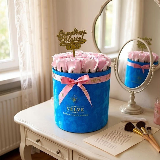 Aranjament Floral Crystal Beauty 15 Trandafiri Săpun Handmade Cristale În Cutie Catifea Albastră Topper Roz „La Mulți Ani Maria!”